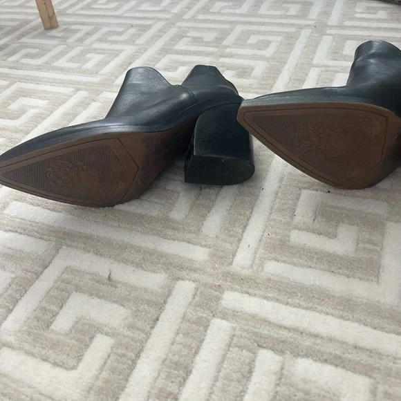 Vince Camuto Gigiette Ankle Booties - Picture 5 of 6